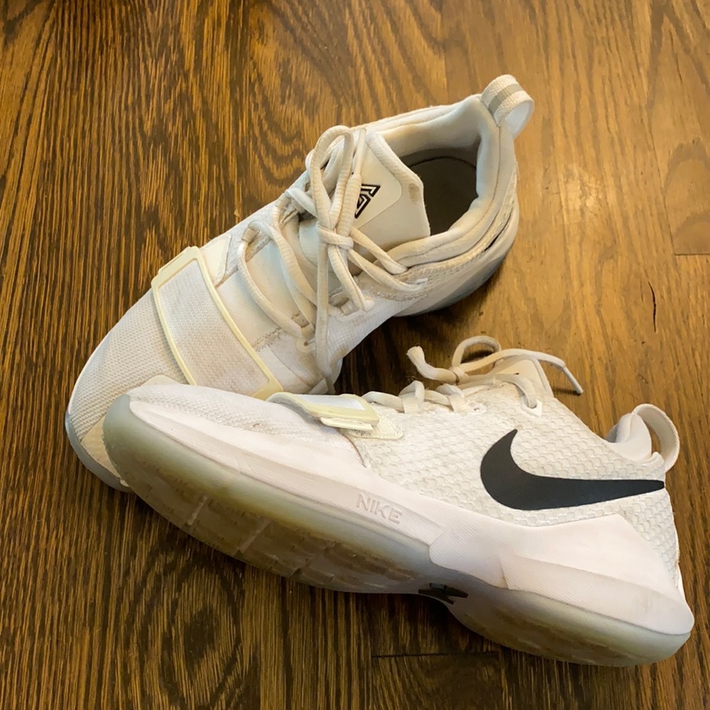Nike PG 1 basketball shoes